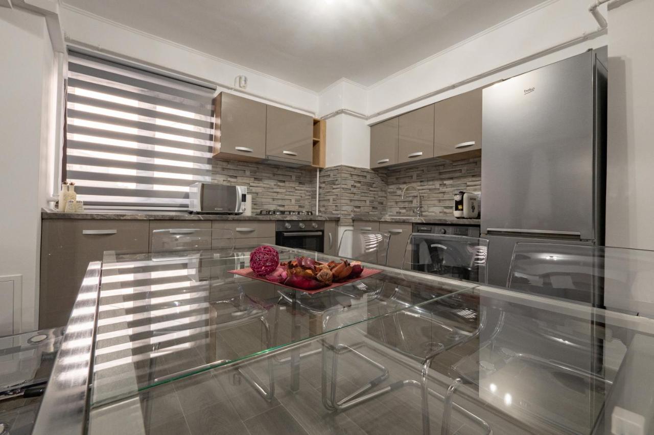 Luxury Ultracentral Piteşti Buitenkant foto